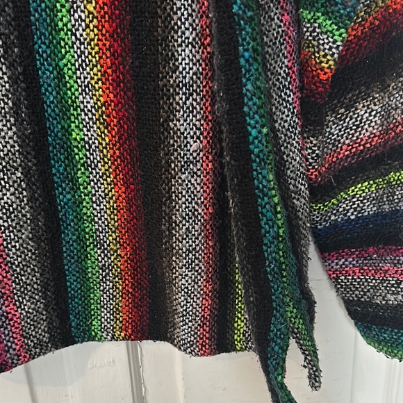 Poncho - Picture 6 of 15